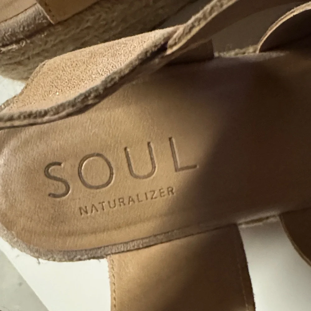 SOUL Naturalizer Elegant Gold Women's Wedge Heels Sandals - 👡